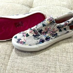 Blowfish Girls size 4 floral canvas shoes